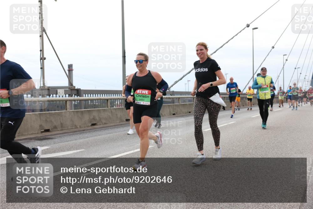 03.10.2025 - Köhlbrandbrückenlauf Lena Gebhardt http://msf.ph/oto/9202646 03.10.2025 15:49:54 Position 2 76, 9494 meine-sportfotos.de