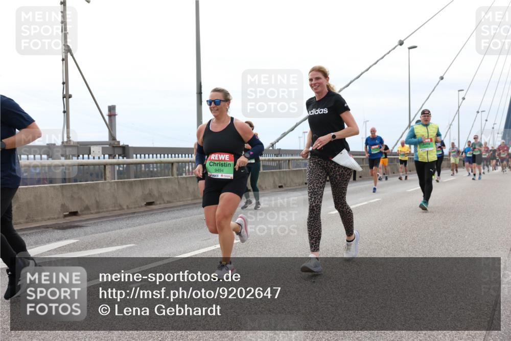 03.10.2025 - Köhlbrandbrückenlauf Lena Gebhardt http://msf.ph/oto/9202647 03.10.2025 15:49:54 Position 2 9494 meine-sportfotos.de