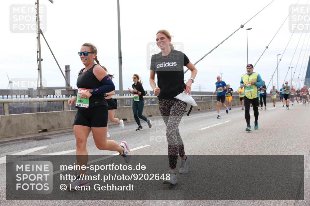 03.10.2025 - Köhlbrandbrückenlauf Lena Gebhardt http://msf.ph/oto/9202648 03.10.2025 15:49:54 Position 2 9494 meine-sportfotos.de