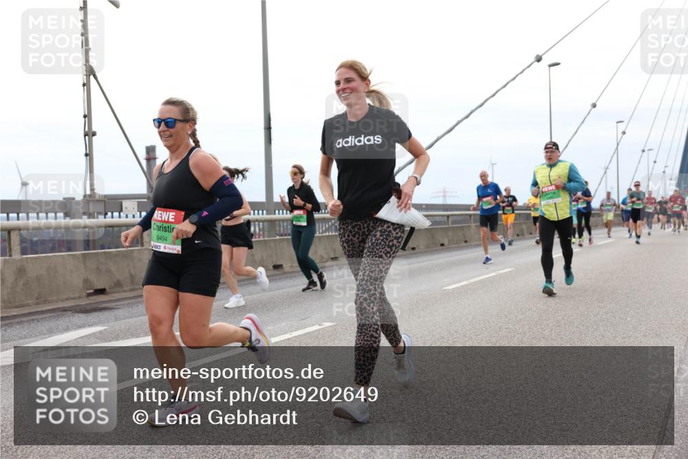 03.10.2025 - Köhlbrandbrückenlauf Lena Gebhardt http://msf.ph/oto/9202649 03.10.2025 15:49:54 Position 2 9494 meine-sportfotos.de