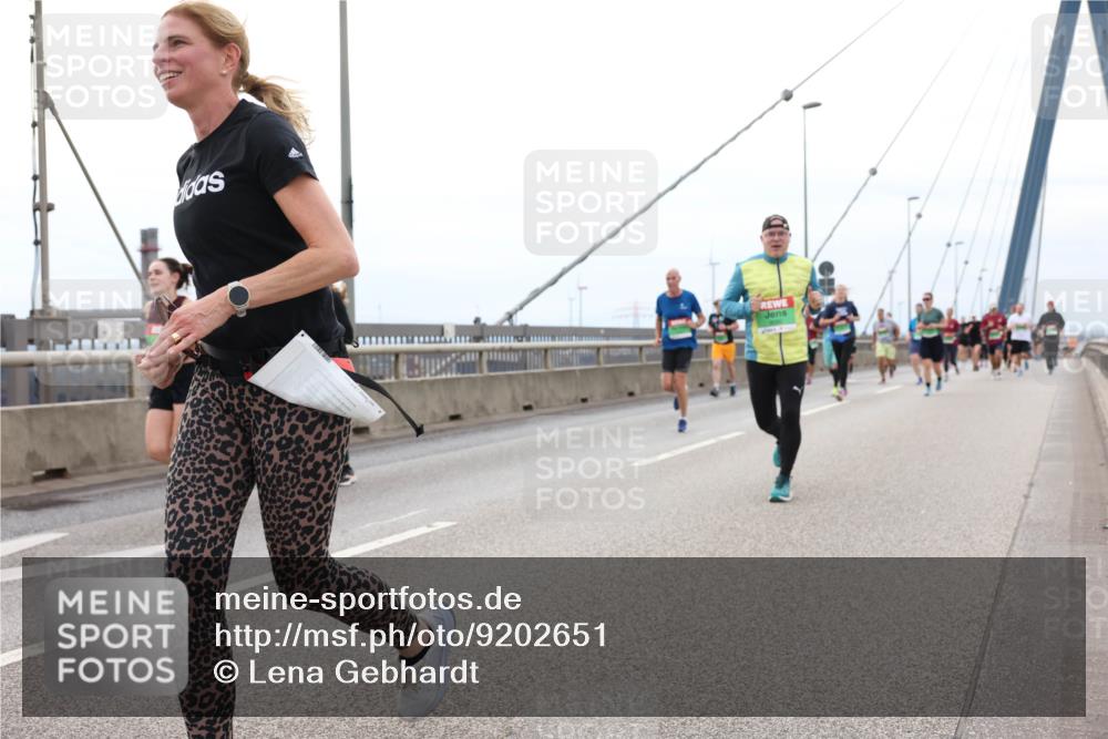 03.10.2025 - Köhlbrandbrückenlauf Lena Gebhardt http://msf.ph/oto/9202651 03.10.2025 15:49:55 Position 2  meine-sportfotos.de