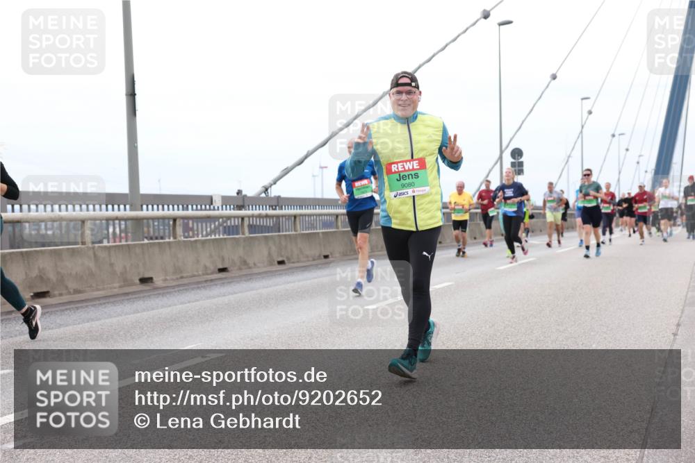 03.10.2025 - Köhlbrandbrückenlauf Lena Gebhardt http://msf.ph/oto/9202652 03.10.2025 15:49:55 Position 2 9080 meine-sportfotos.de