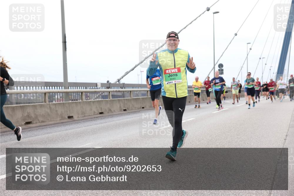 03.10.2025 - Köhlbrandbrückenlauf Lena Gebhardt http://msf.ph/oto/9202653 03.10.2025 15:49:55 Position 2 9080 meine-sportfotos.de