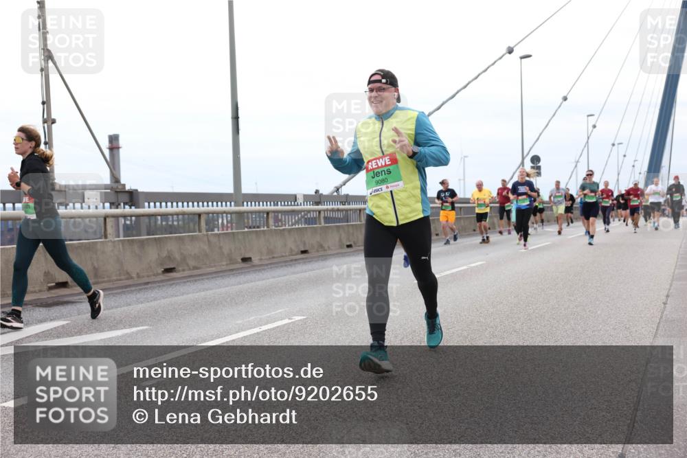 03.10.2025 - Köhlbrandbrückenlauf Lena Gebhardt http://msf.ph/oto/9202655 03.10.2025 15:49:55 Position 2 9080 meine-sportfotos.de