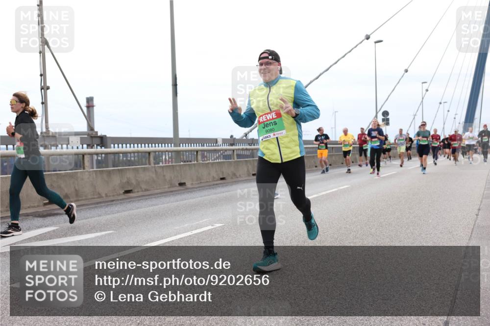 03.10.2025 - Köhlbrandbrückenlauf Lena Gebhardt http://msf.ph/oto/9202656 03.10.2025 15:49:56 Position 2 9080 meine-sportfotos.de