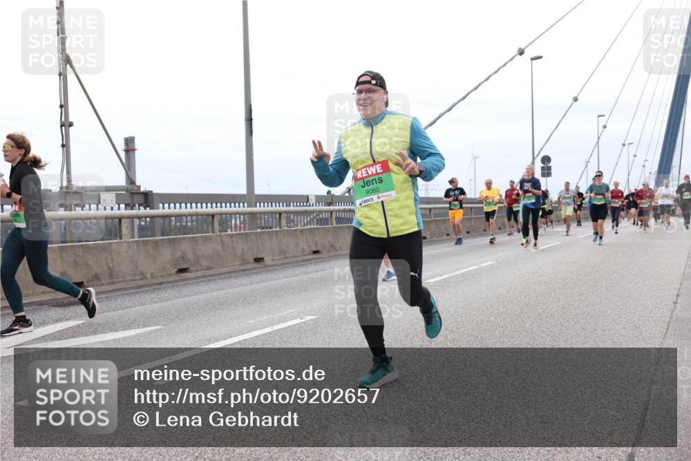 03.10.2025 - Köhlbrandbrückenlauf Lena Gebhardt http://msf.ph/oto/9202657 03.10.2025 15:49:56 Position 2 9080 meine-sportfotos.de