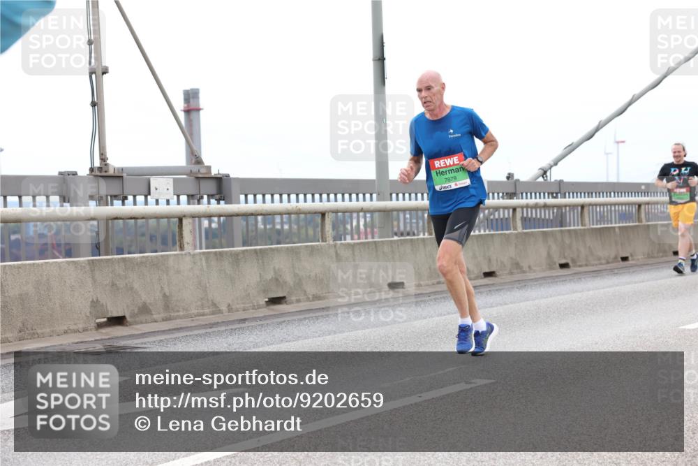 03.10.2025 - Köhlbrandbrückenlauf Lena Gebhardt http://msf.ph/oto/9202659 03.10.2025 15:49:56 Position 2 7879 meine-sportfotos.de