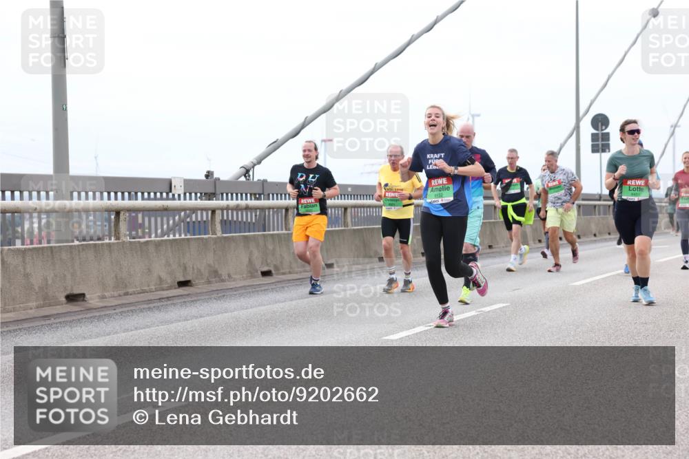 03.10.2025 - Köhlbrandbrückenlauf Lena Gebhardt http://msf.ph/oto/9202662 03.10.2025 15:49:57 Position 2 9152 meine-sportfotos.de