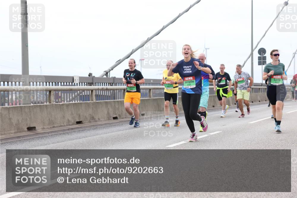 03.10.2025 - Köhlbrandbrückenlauf Lena Gebhardt http://msf.ph/oto/9202663 03.10.2025 15:49:57 Position 2 91, 9152, 8451 meine-sportfotos.de
