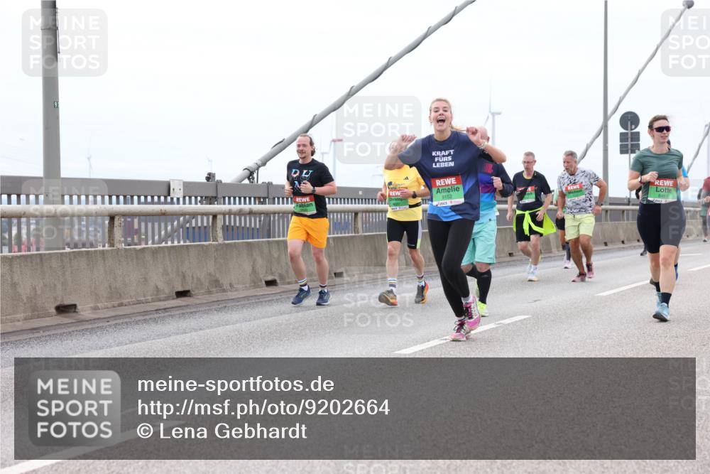 03.10.2025 - Köhlbrandbrückenlauf Lena Gebhardt http://msf.ph/oto/9202664 03.10.2025 15:49:57 Position 2 9152, 8451 meine-sportfotos.de