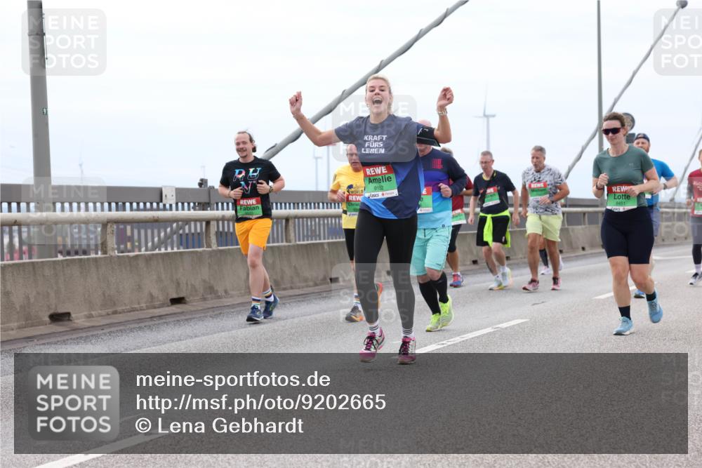 03.10.2025 - Köhlbrandbrückenlauf Lena Gebhardt http://msf.ph/oto/9202665 03.10.2025 15:49:58 Position 2 9152, 8451 meine-sportfotos.de