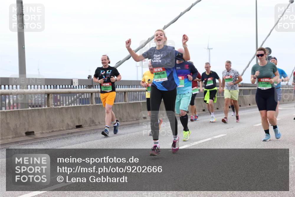 03.10.2025 - Köhlbrandbrückenlauf Lena Gebhardt http://msf.ph/oto/9202666 03.10.2025 15:49:58 Position 2 9152, 8451 meine-sportfotos.de