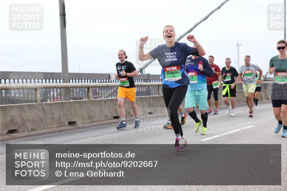 03.10.2025 - Köhlbrandbrückenlauf Lena Gebhardt http://msf.ph/oto/9202667 03.10.2025 15:49:58 Position 2 20, 9152, 055, 8451 meine-sportfotos.de