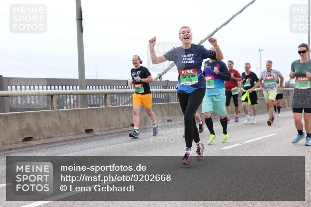 03.10.2025 - Köhlbrandbrückenlauf Lena Gebhardt http://msf.ph/oto/9202668 03.10.2025 15:49:58 Position 2 9152, 120, 8451 meine-sportfotos.de