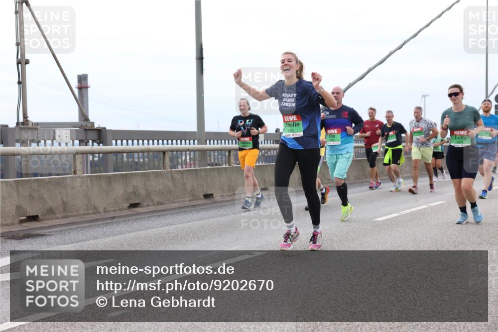 03.10.2025 - Köhlbrandbrückenlauf Lena Gebhardt http://msf.ph/oto/9202670 03.10.2025 15:49:59 Position 2 9152, 20, 8451 meine-sportfotos.de