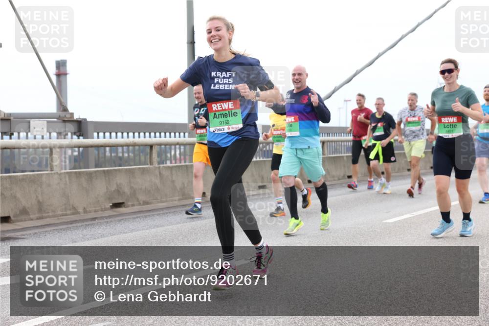 03.10.2025 - Köhlbrandbrückenlauf Lena Gebhardt http://msf.ph/oto/9202671 03.10.2025 15:49:59 Position 2 20, 9152, 8451 meine-sportfotos.de