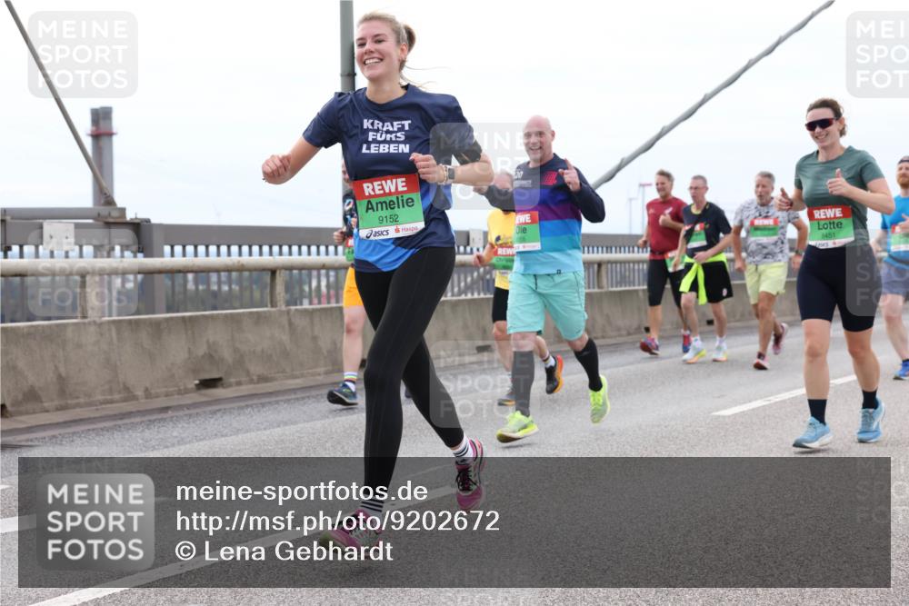 03.10.2025 - Köhlbrandbrückenlauf Lena Gebhardt http://msf.ph/oto/9202672 03.10.2025 15:49:59 Position 2 20, 9152, 8451 meine-sportfotos.de