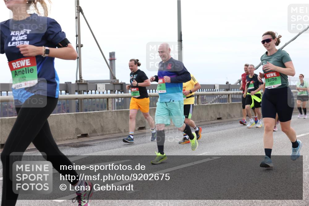 03.10.2025 - Köhlbrandbrückenlauf Lena Gebhardt http://msf.ph/oto/9202675 03.10.2025 15:50:00 Position 2 9152, 8451 meine-sportfotos.de