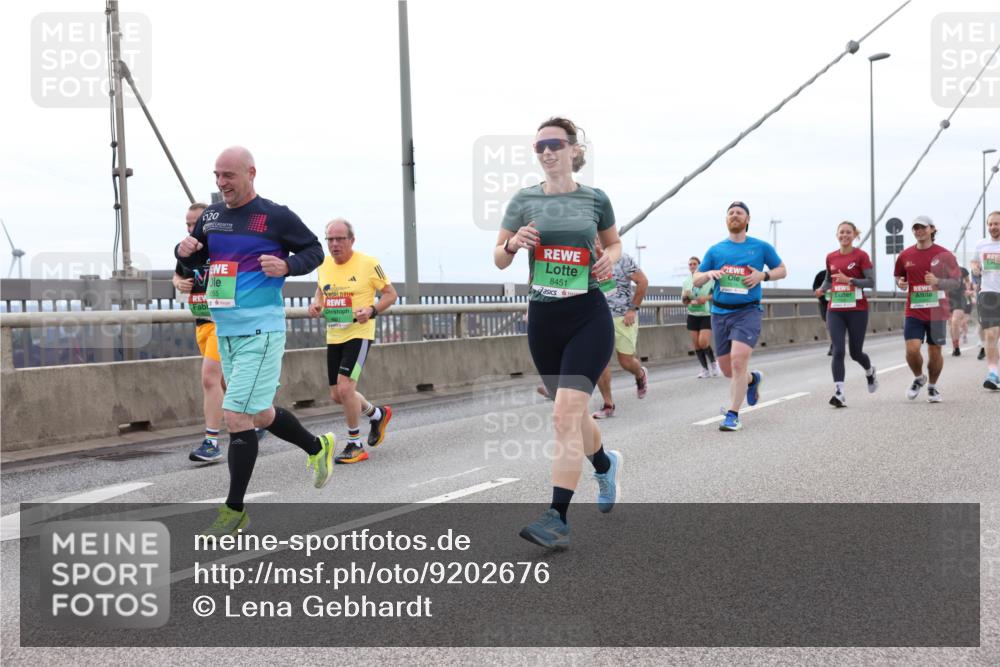 03.10.2025 - Köhlbrandbrückenlauf Lena Gebhardt http://msf.ph/oto/9202676 03.10.2025 15:50:00 Position 2 20, 8451 meine-sportfotos.de