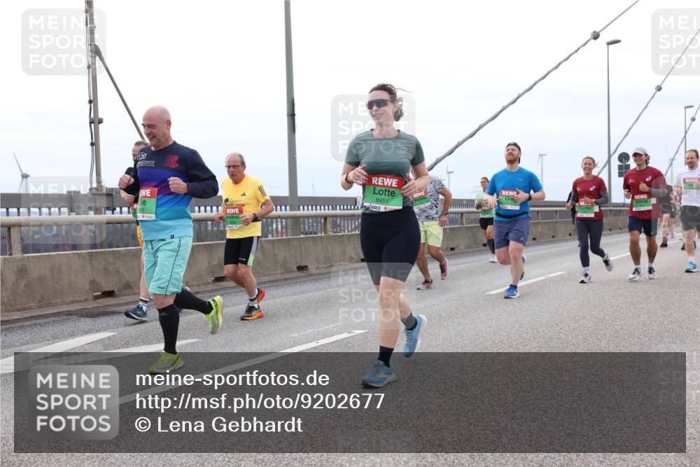 03.10.2025 - Köhlbrandbrückenlauf Lena Gebhardt http://msf.ph/oto/9202677 03.10.2025 15:50:00 Position 2 920, 8451 meine-sportfotos.de