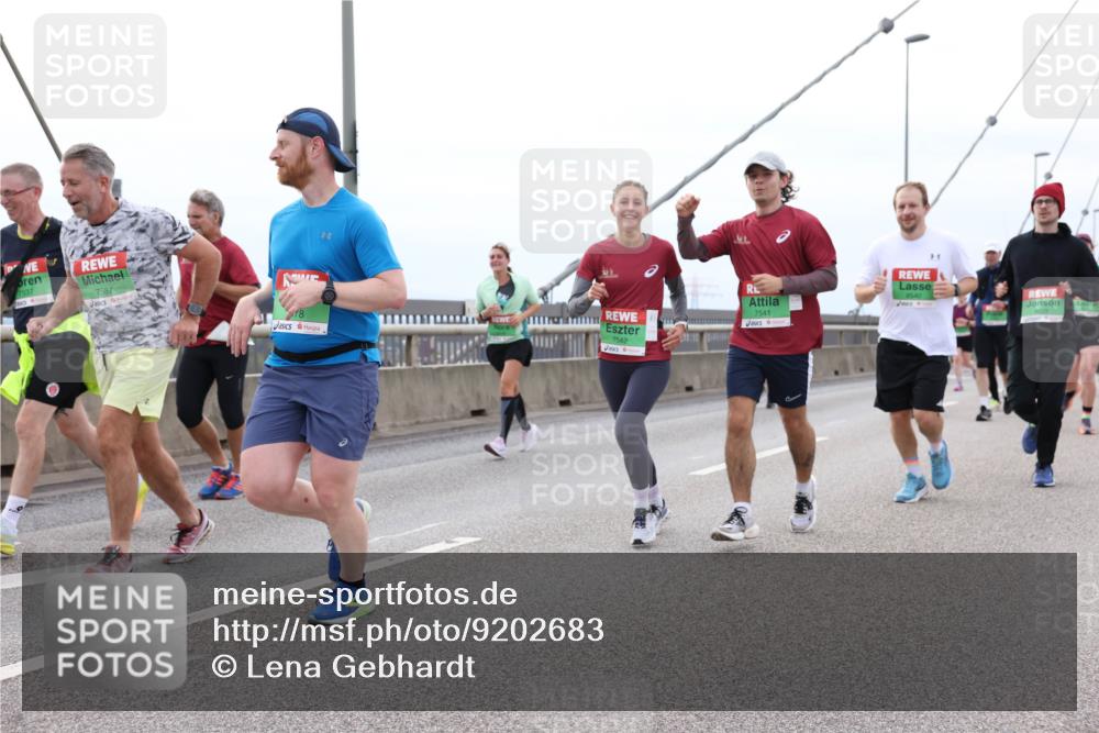 03.10.2025 - Köhlbrandbrückenlauf Lena Gebhardt http://msf.ph/oto/9202683 03.10.2025 15:50:02 Position 2 7537, 7587, 7542, 7541, 8540 meine-sportfotos.de