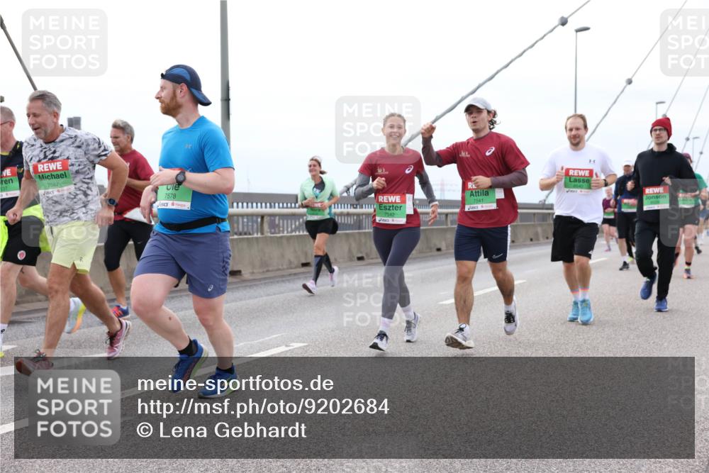 03.10.2025 - Köhlbrandbrückenlauf Lena Gebhardt http://msf.ph/oto/9202684 03.10.2025 15:50:02 Position 2 537, 7587, 7541, 7578, 7542, 8540 meine-sportfotos.de