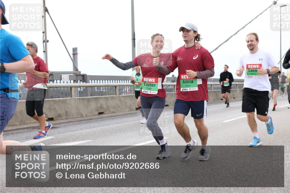 03.10.2025 - Köhlbrandbrückenlauf Lena Gebhardt http://msf.ph/oto/9202686 03.10.2025 15:50:02 Position 2 7542, 7541, 8540 meine-sportfotos.de