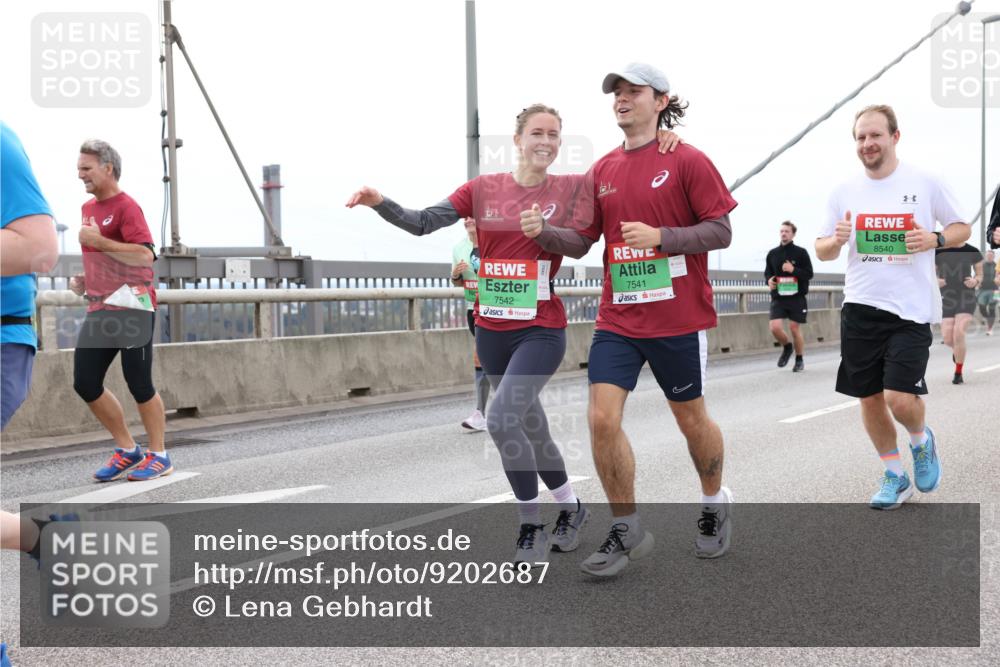 03.10.2025 - Köhlbrandbrückenlauf Lena Gebhardt http://msf.ph/oto/9202687 03.10.2025 15:50:02 Position 2 7542, 7541, 8540 meine-sportfotos.de