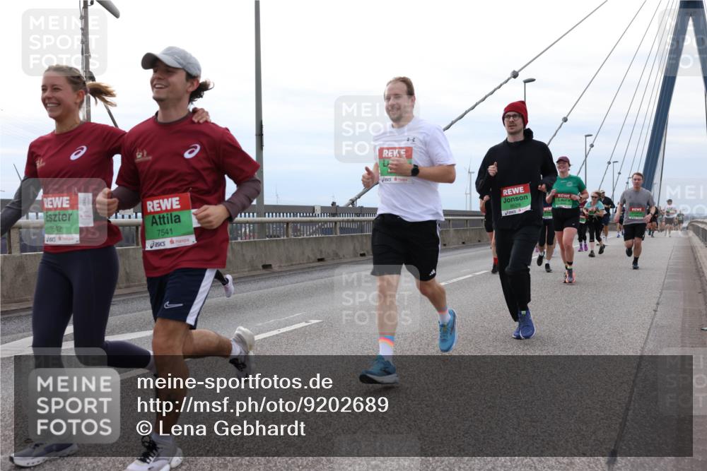 03.10.2025 - Köhlbrandbrückenlauf Lena Gebhardt http://msf.ph/oto/9202689 03.10.2025 15:50:03 Position 2 7542, 7541, 8529 meine-sportfotos.de