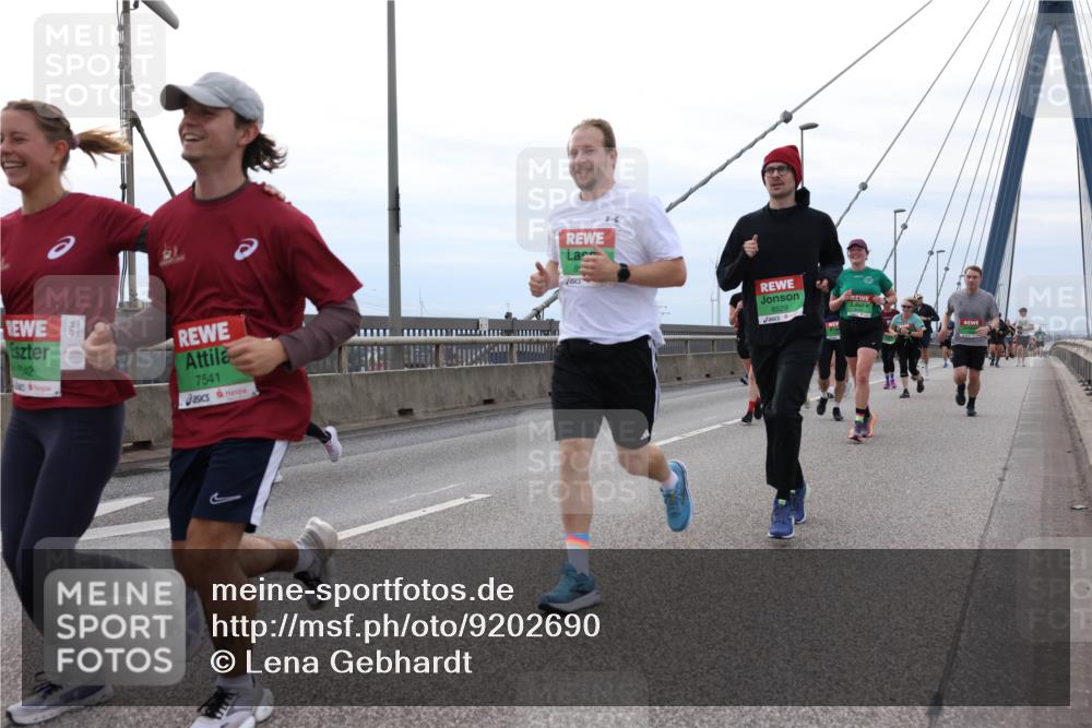 03.10.2025 - Köhlbrandbrückenlauf Lena Gebhardt http://msf.ph/oto/9202690 03.10.2025 15:50:03 Position 2 542, 7541, 8529 meine-sportfotos.de