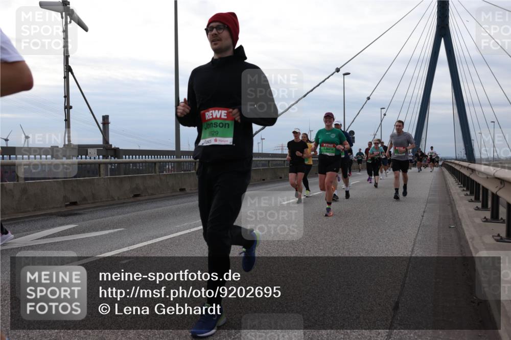 03.10.2025 - Köhlbrandbrückenlauf Lena Gebhardt http://msf.ph/oto/9202695 03.10.2025 15:50:04 Position 2 8529 meine-sportfotos.de