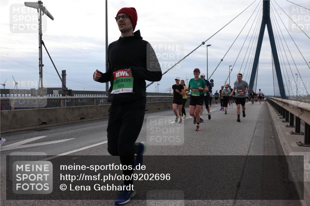 03.10.2025 - Köhlbrandbrückenlauf Lena Gebhardt http://msf.ph/oto/9202696 03.10.2025 15:50:04 Position 2 8529 meine-sportfotos.de