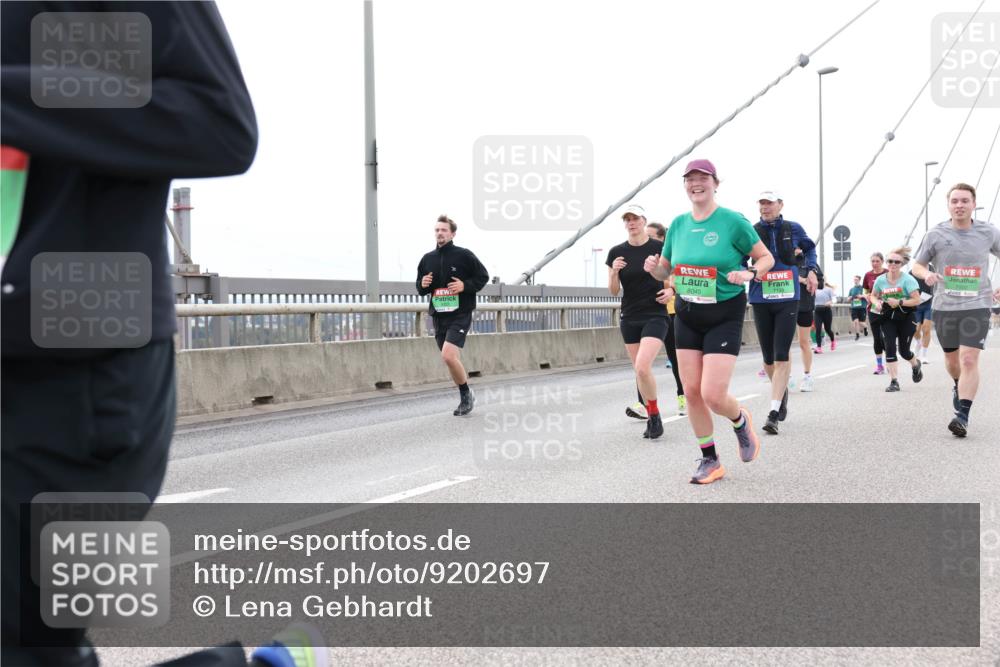 03.10.2025 - Köhlbrandbrückenlauf Lena Gebhardt http://msf.ph/oto/9202697 03.10.2025 15:50:04 Position 2 8040, 7133 meine-sportfotos.de