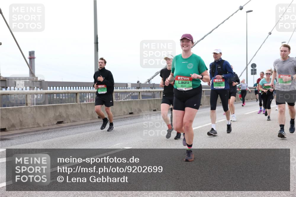 03.10.2025 - Köhlbrandbrückenlauf Lena Gebhardt http://msf.ph/oto/9202699 03.10.2025 15:50:05 Position 2 8040 meine-sportfotos.de