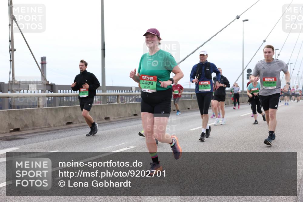 03.10.2025 - Köhlbrandbrückenlauf Lena Gebhardt http://msf.ph/oto/9202701 03.10.2025 15:50:05 Position 2 8040, 7502 meine-sportfotos.de