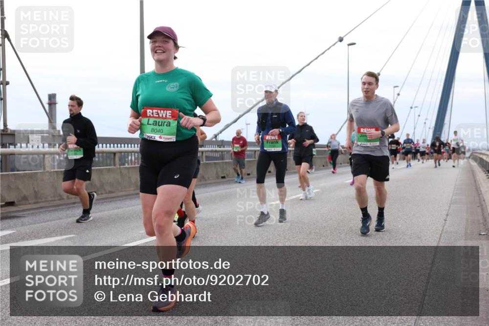 03.10.2025 - Köhlbrandbrückenlauf Lena Gebhardt http://msf.ph/oto/9202702 03.10.2025 15:50:05 Position 2 8040 meine-sportfotos.de
