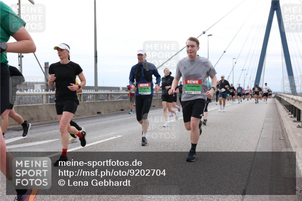 03.10.2025 - Köhlbrandbrückenlauf Lena Gebhardt http://msf.ph/oto/9202704 03.10.2025 15:50:06 Position 2 7133, 7502 meine-sportfotos.de