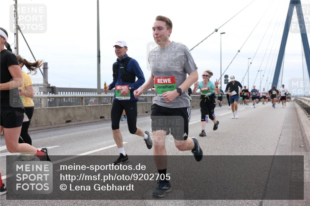 03.10.2025 - Köhlbrandbrückenlauf Lena Gebhardt http://msf.ph/oto/9202705 03.10.2025 15:50:06 Position 2 750 meine-sportfotos.de