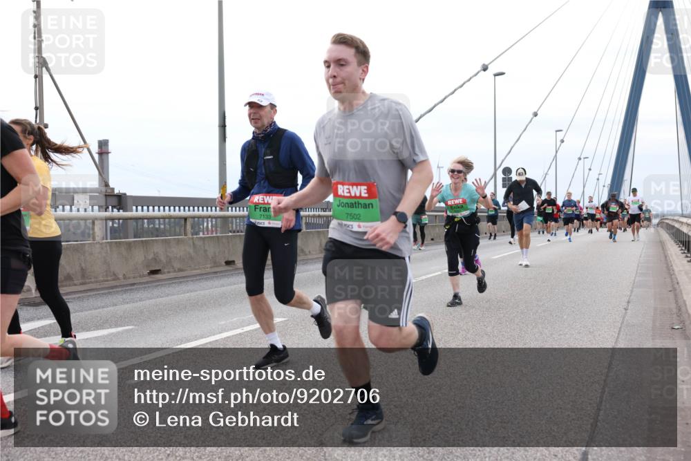 03.10.2025 - Köhlbrandbrückenlauf Lena Gebhardt http://msf.ph/oto/9202706 03.10.2025 15:50:06 Position 2 7133, 7502 meine-sportfotos.de