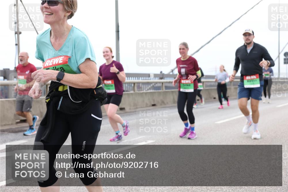 03.10.2025 - Köhlbrandbrückenlauf Lena Gebhardt http://msf.ph/oto/9202716 03.10.2025 15:50:08 Position 2  meine-sportfotos.de