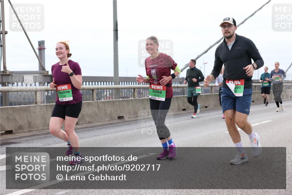 03.10.2025 - Köhlbrandbrückenlauf Lena Gebhardt http://msf.ph/oto/9202717 03.10.2025 15:50:08 Position 2 7786, 8853, 25 meine-sportfotos.de