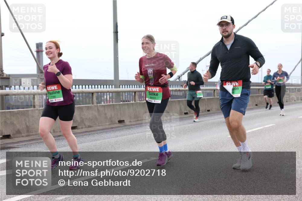 03.10.2025 - Köhlbrandbrückenlauf Lena Gebhardt http://msf.ph/oto/9202718 03.10.2025 15:50:08 Position 2 7786, 8853 meine-sportfotos.de