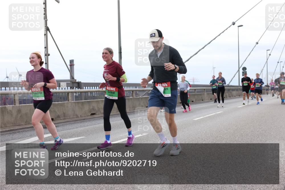 03.10.2025 - Köhlbrandbrückenlauf Lena Gebhardt http://msf.ph/oto/9202719 03.10.2025 15:50:09 Position 2 7786, 8853 meine-sportfotos.de