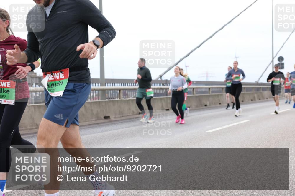 03.10.2025 - Köhlbrandbrückenlauf Lena Gebhardt http://msf.ph/oto/9202721 03.10.2025 15:50:09 Position 2 853, 825 meine-sportfotos.de