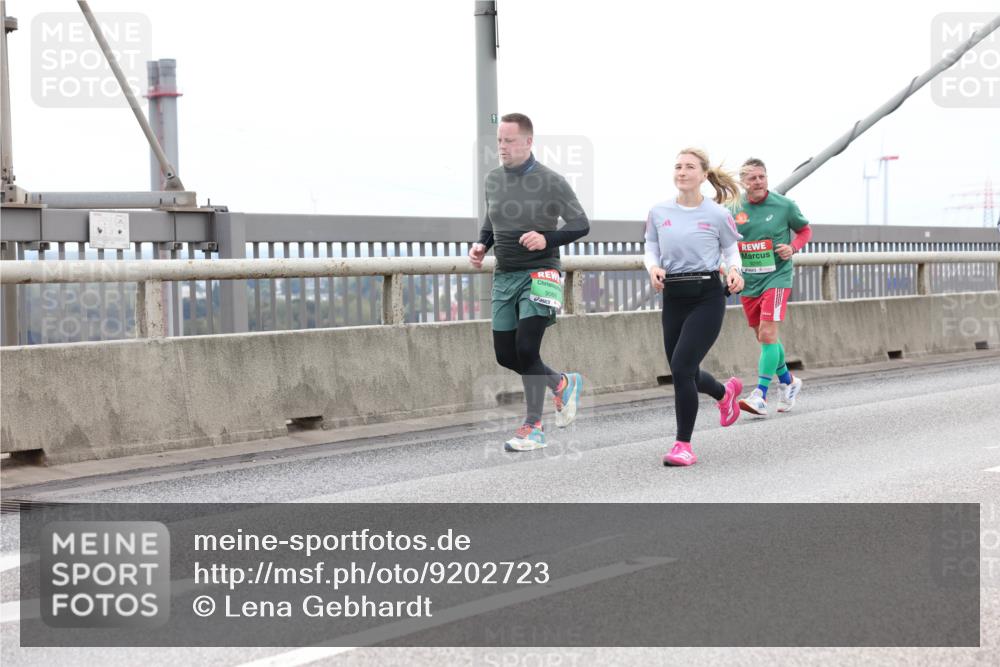 03.10.2025 - Köhlbrandbrückenlauf Lena Gebhardt http://msf.ph/oto/9202723 03.10.2025 15:50:10 Position 2 91, 9066 meine-sportfotos.de