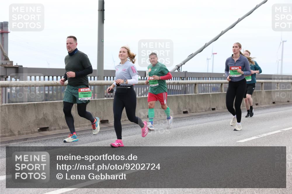 03.10.2025 - Köhlbrandbrückenlauf Lena Gebhardt http://msf.ph/oto/9202724 03.10.2025 15:50:10 Position 2 9066, 91 meine-sportfotos.de