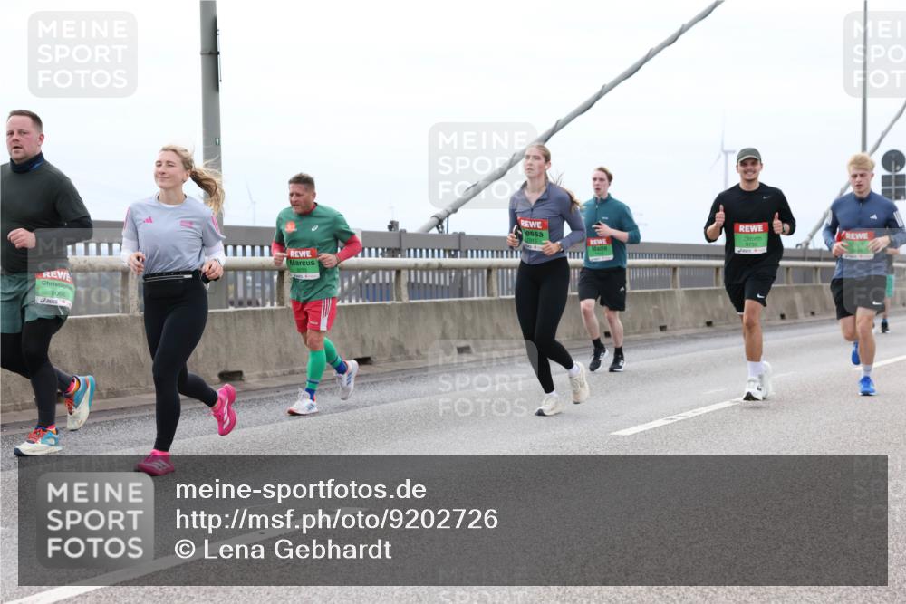 03.10.2025 - Köhlbrandbrückenlauf Lena Gebhardt http://msf.ph/oto/9202726 03.10.2025 15:50:11 Position 2 9066, 9295, 9735 meine-sportfotos.de