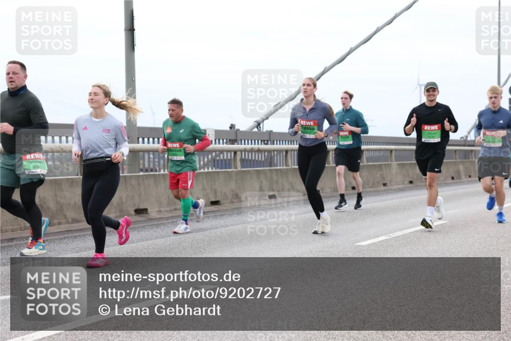 03.10.2025 - Köhlbrandbrückenlauf Lena Gebhardt http://msf.ph/oto/9202727 03.10.2025 15:50:11 Position 2 9066, 9735 meine-sportfotos.de