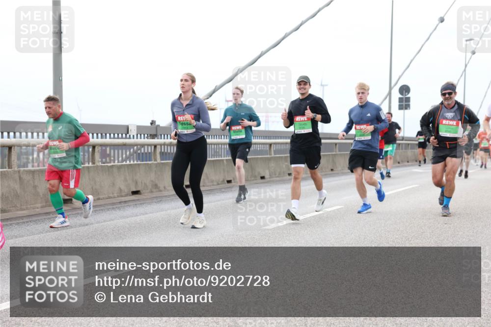 03.10.2025 - Köhlbrandbrückenlauf Lena Gebhardt http://msf.ph/oto/9202728 03.10.2025 15:50:11 Position 2  meine-sportfotos.de