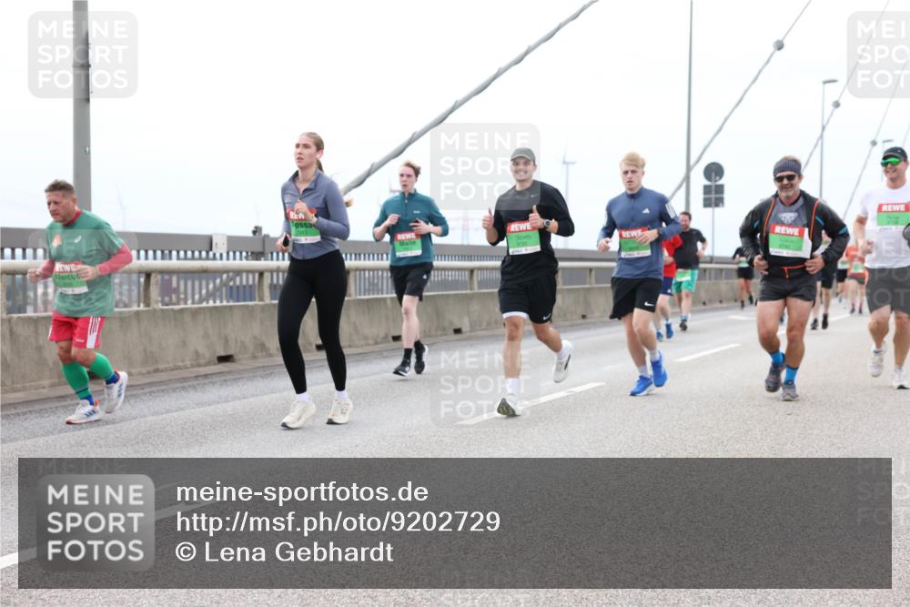 03.10.2025 - Köhlbrandbrückenlauf Lena Gebhardt http://msf.ph/oto/9202729 03.10.2025 15:50:11 Position 2 7913, 9735 meine-sportfotos.de